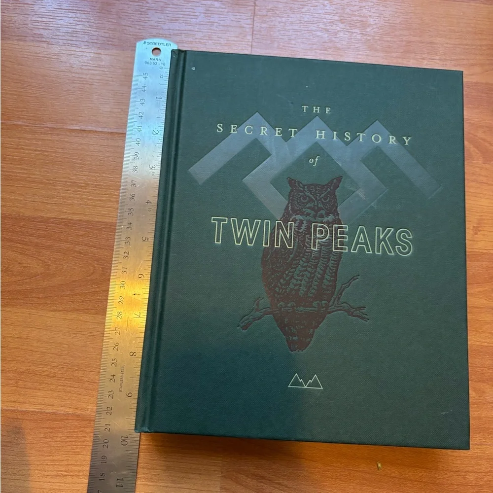 The Secret History of Twin Peaks Book - Picture 4 of 4